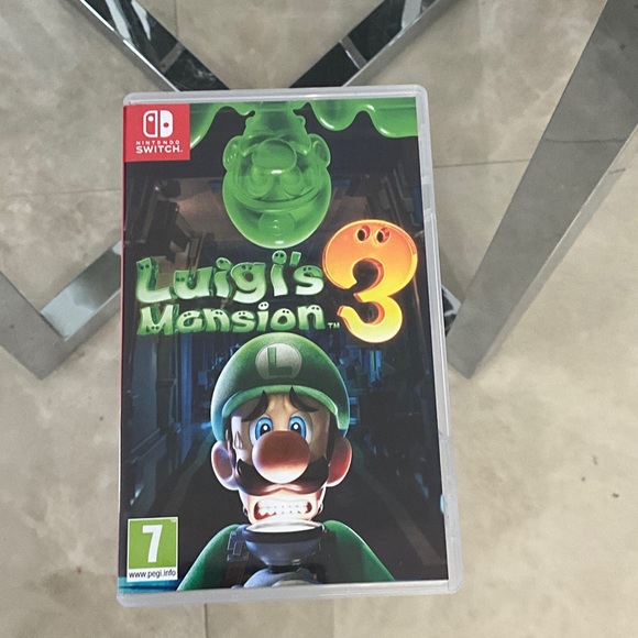 Nintendo Switch Luigi's Mansion 3 - Green and Yellow - Picture 1 of 4